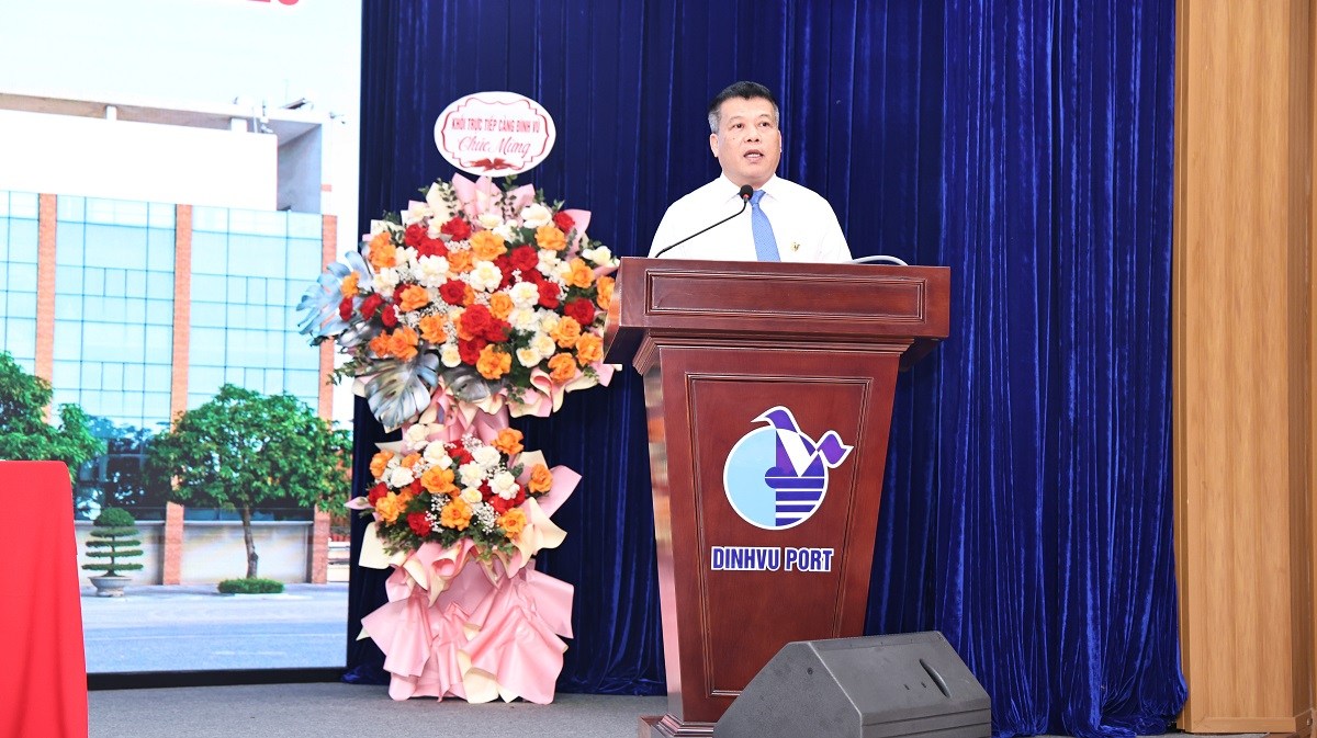 Ông Cao Văn Tĩnh - TGĐ Công ty trình bày các báo cáo tại Đại hội